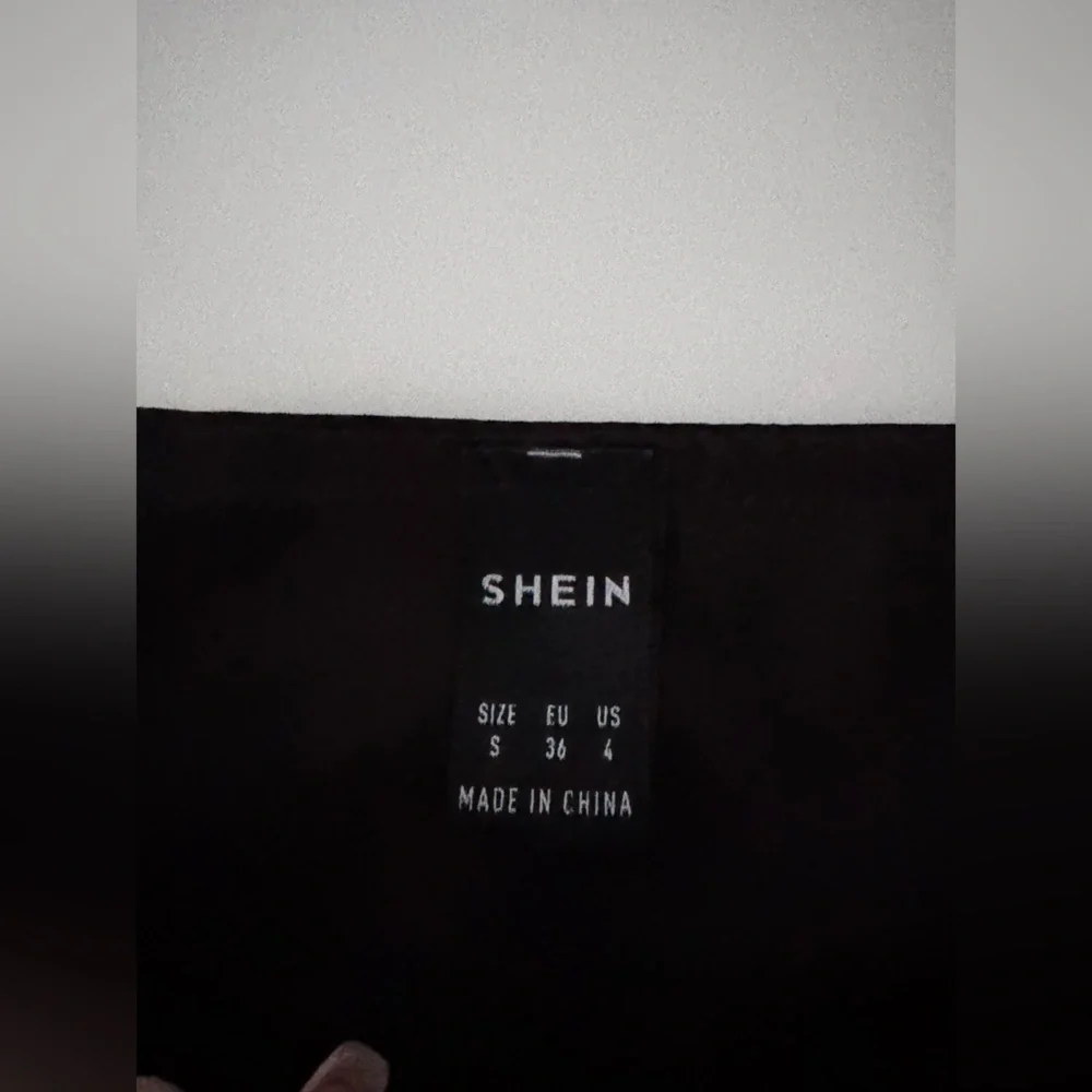 SHEIN SOLID SPLIT HEM SKIRT BLACK SIZE SMALL - Picture 11 of 11